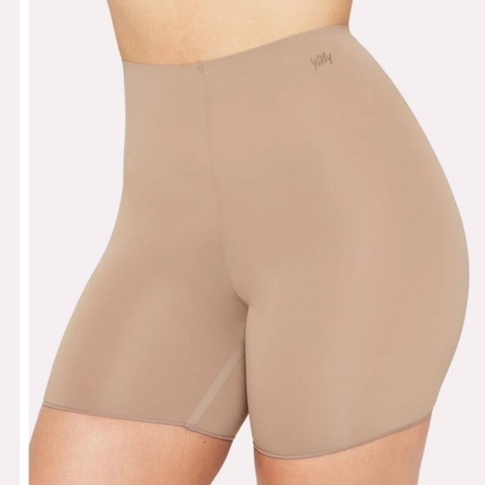 Yitty Smoothed Reality High Waist Shorts Moody B!tch Taupe Medium